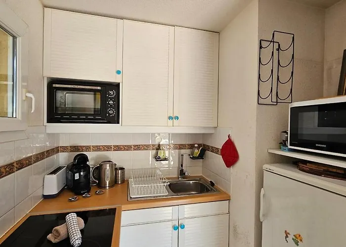 Seaside House For Four With Air Conditioning And Parking * Фронтиньян