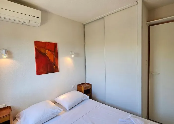 Seaside House For Four With Air Conditioning And Parking * Фронтиньян