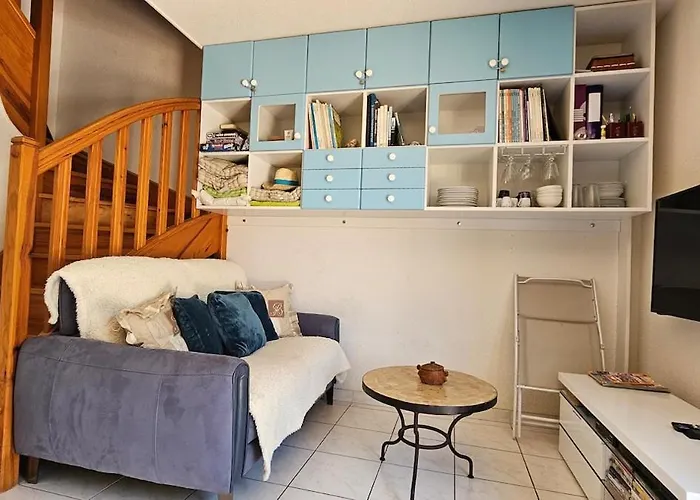 Seaside House For Four With Air Conditioning And Parking